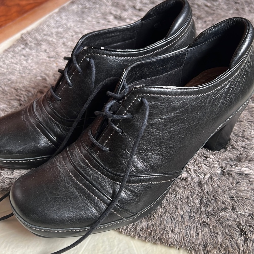 Clarks leather shoes square toe block heels
